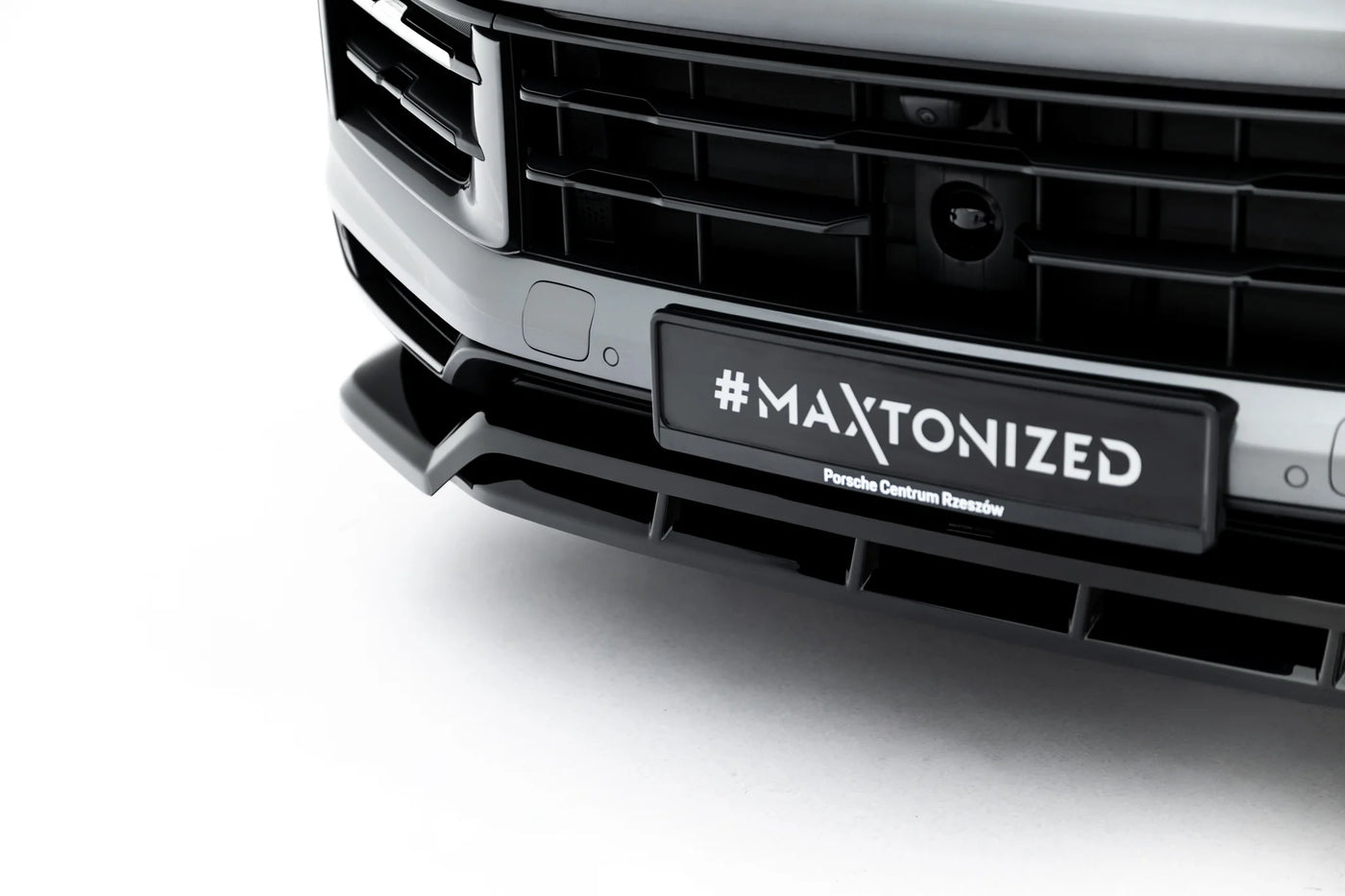 Prednji splitter MAXTON DESIGN — detalj ABS sjaja