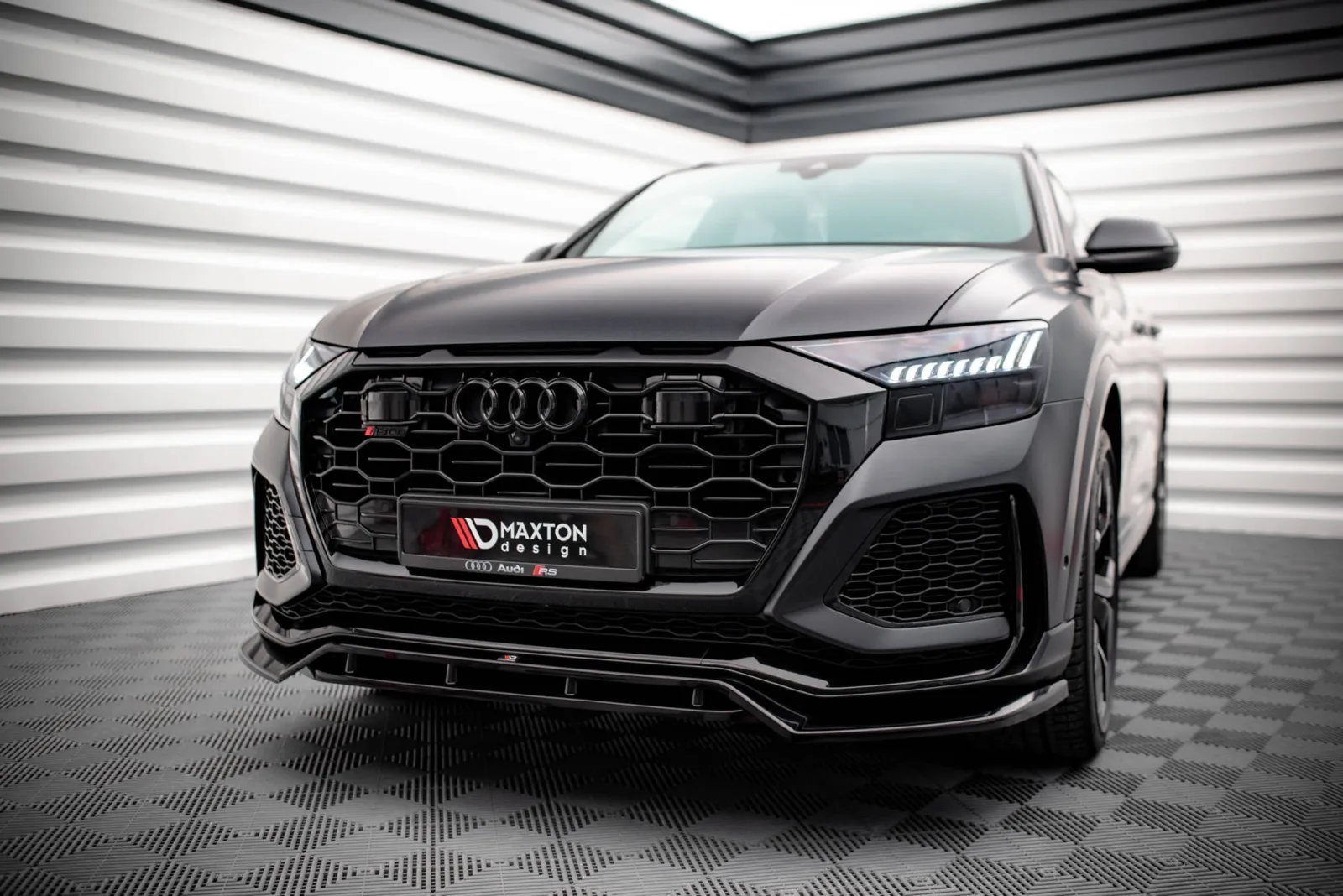 Front Splitter V.3 compatible with Audi RSQ8 Mk1