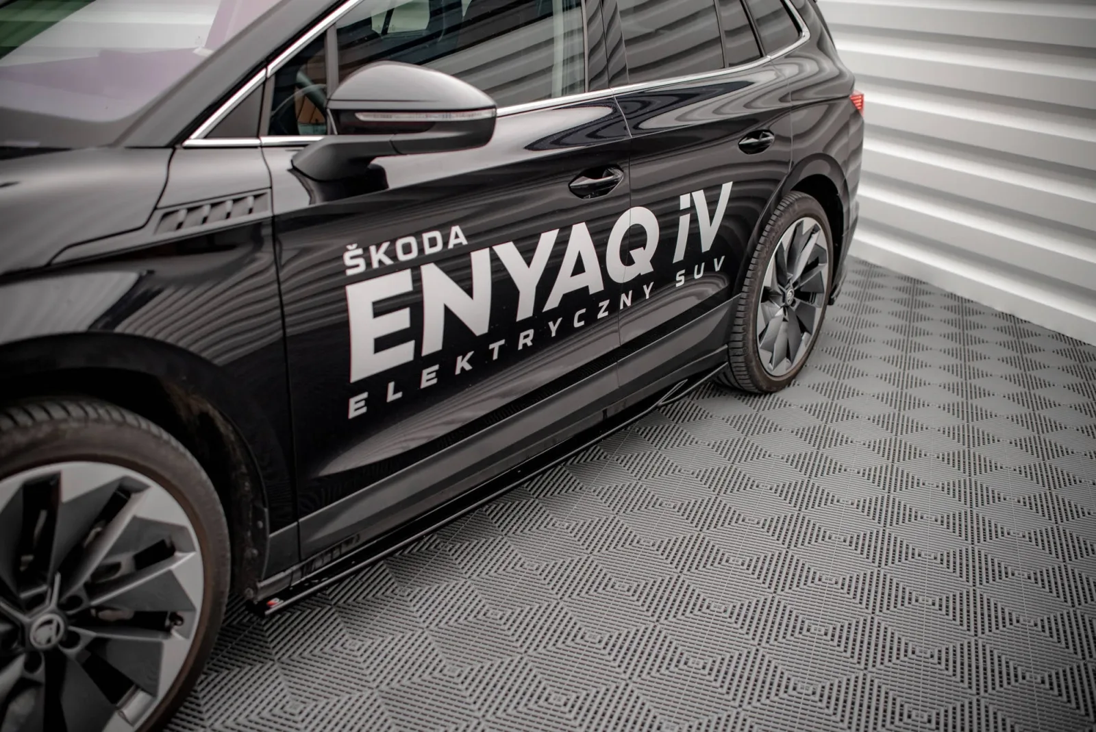 Side Skirts Diffusers compatible with Skoda Enyaq iV