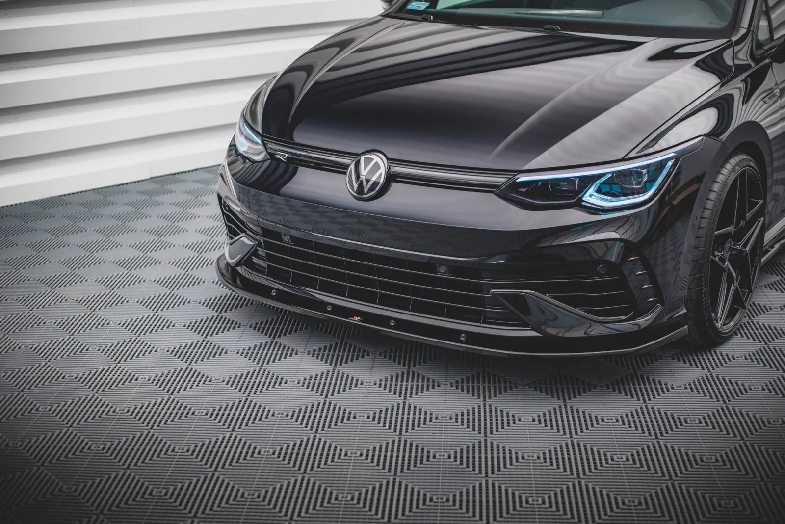 Front Splitter V.1 compatible with Volkswagen Golf R Hatchback / Variant Mk8