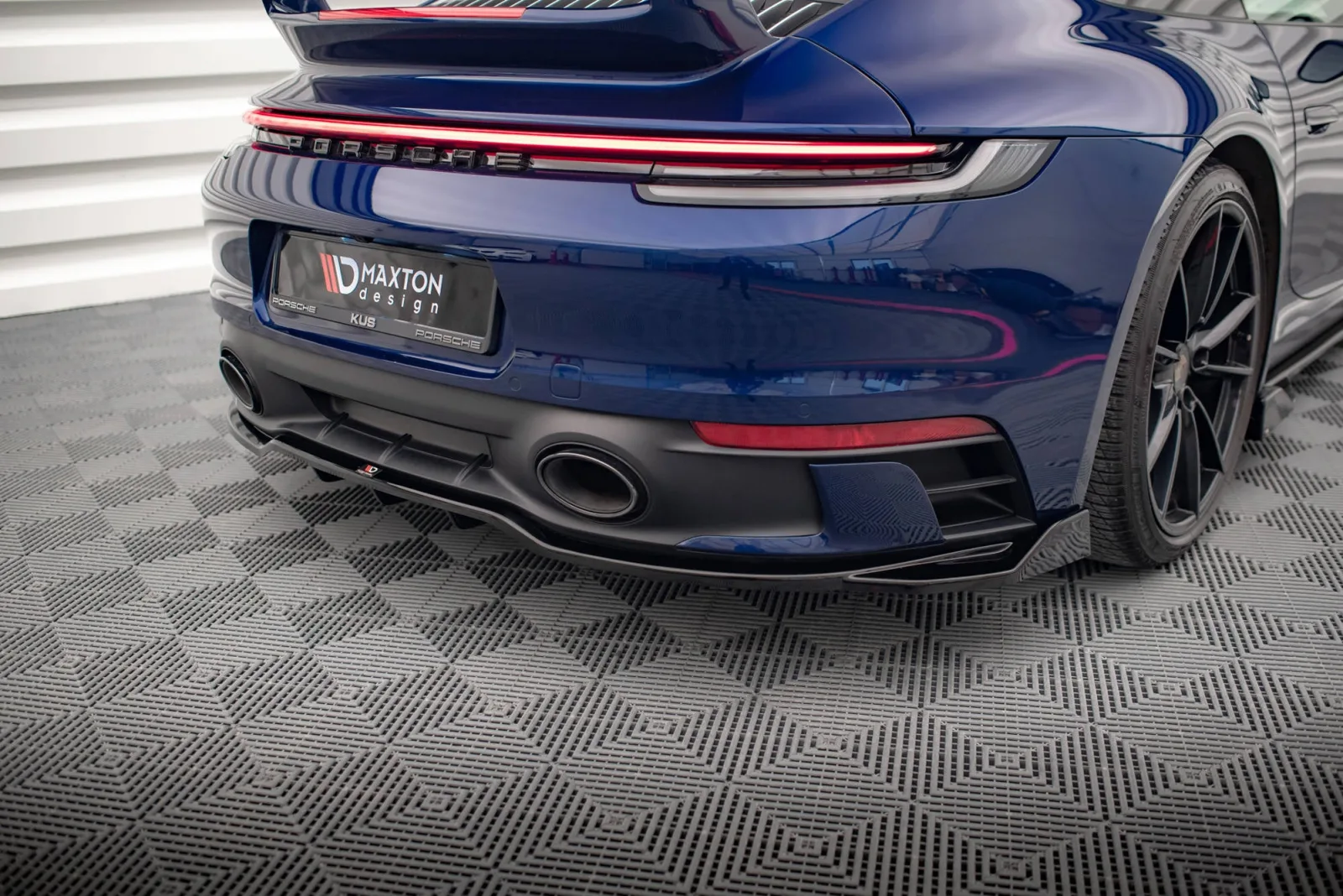 Rear Splitter (With Diffuser) V.2 compatible with Porsche 911 Carrera Aero / Carrera GTS 992