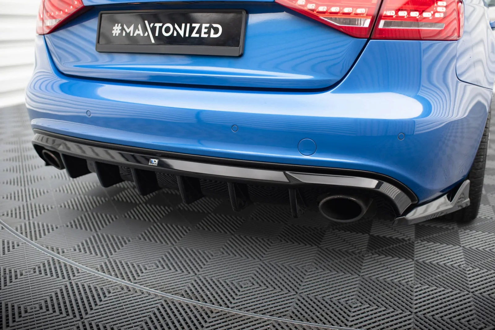 Rear Valance compatible with Audi A4 S-Line Sedan / Avant B8 (Version with single exhaust tips on both sides)