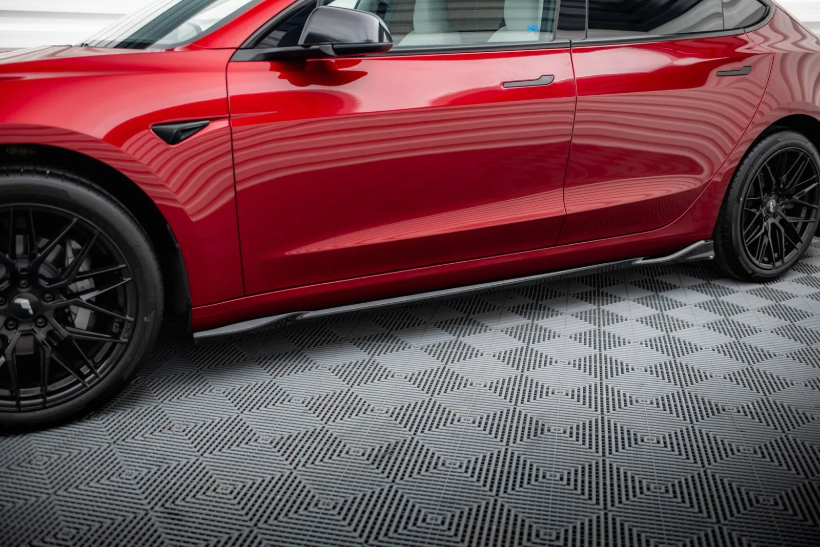Side Skirts Diffusers V.1 compatible with Tesla Model 3 Mk1 / Mk1 Facelift
