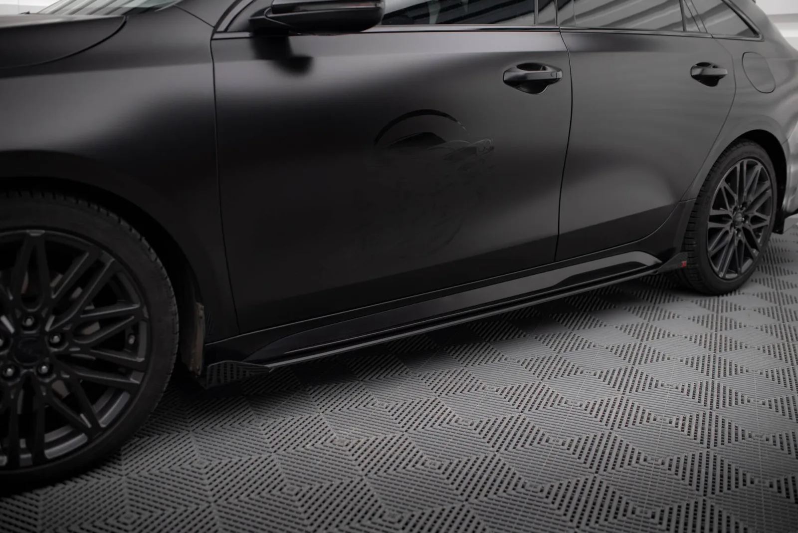 Side Skirts Diffusers Street Pro + Flaps compatible with Kia Proceed GT / GT-Line Mk1 Facelift / Ceed GT Mk3 Facelift