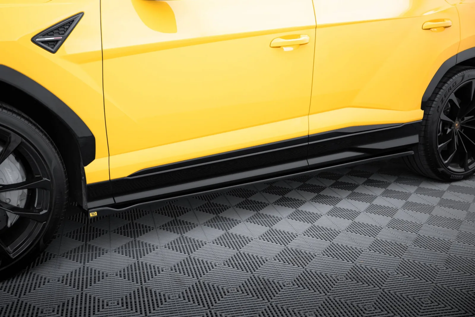 Side Skirts Diffusers compatible with Lamborghini Urus Mk1