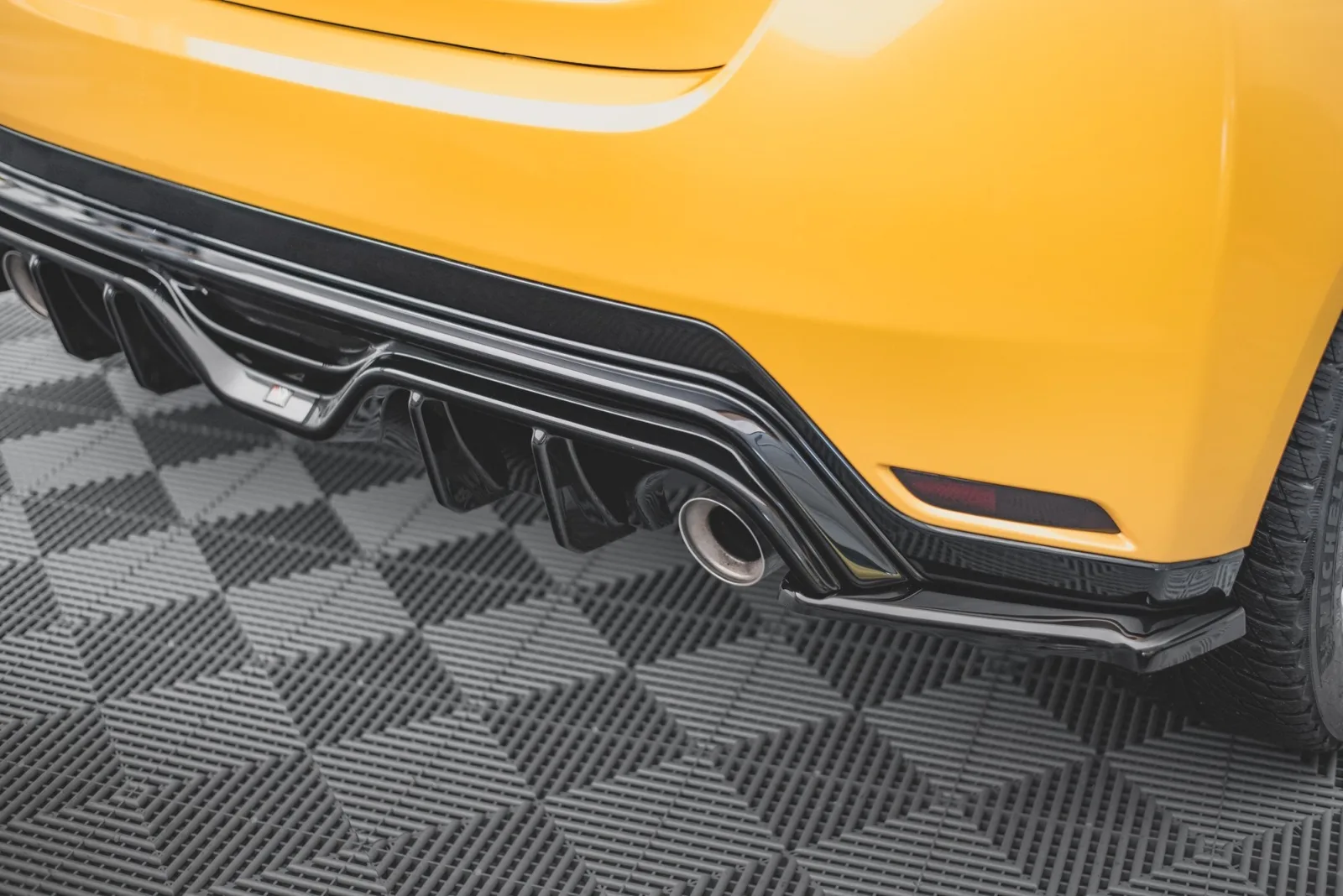 Rear Side Splitters V.3 compatible with Toyota GR Yaris Mk4