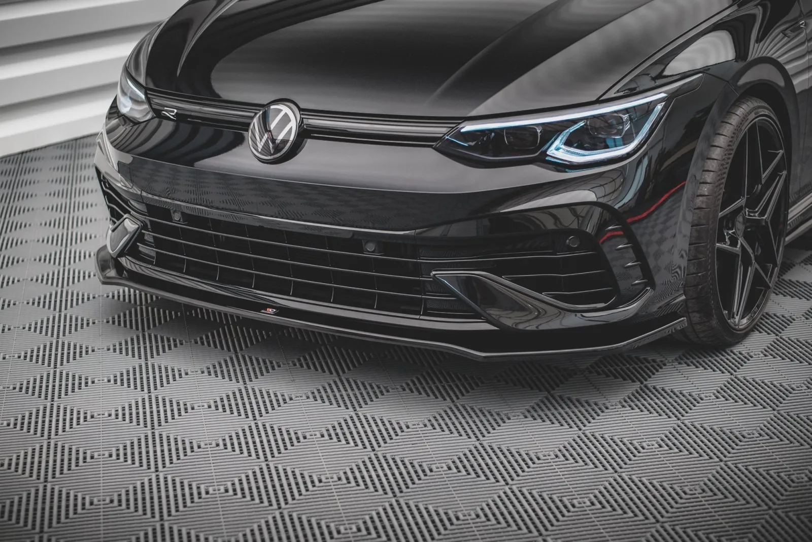Front Splitter V.3 compatible with Volkswagen Golf R Hatchback / Variant Mk8