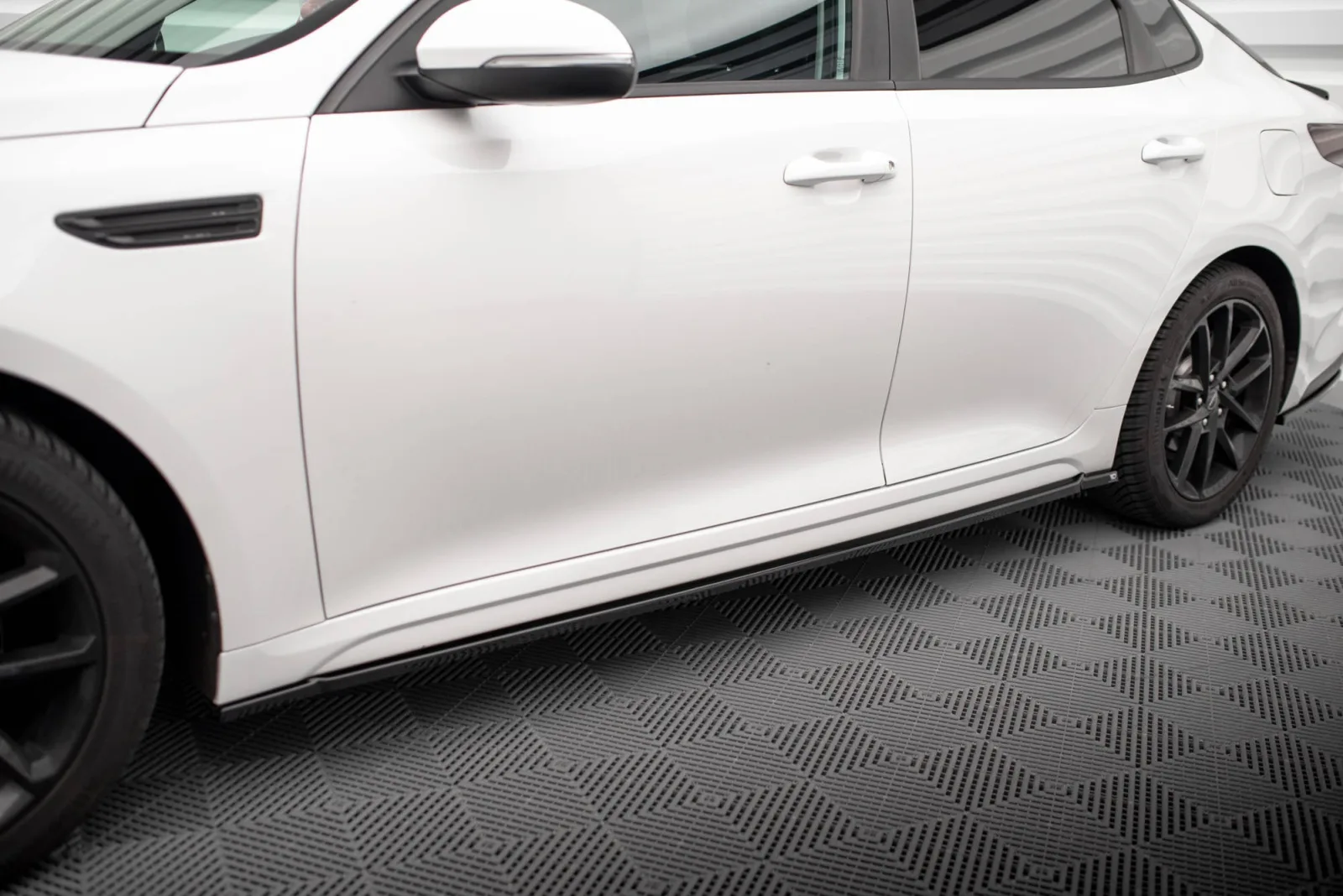 Side Skirts Diffusers compatible with Kia Optima Mk4 Facelift