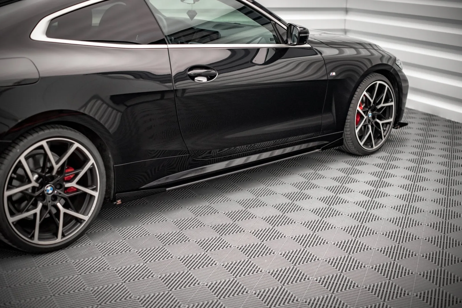 Side Skirts Diffusers Street Pro + Flaps compatible with BMW 4 M-Pack / M440i G22 / G23 / G22 Facelift / G23 Facelift