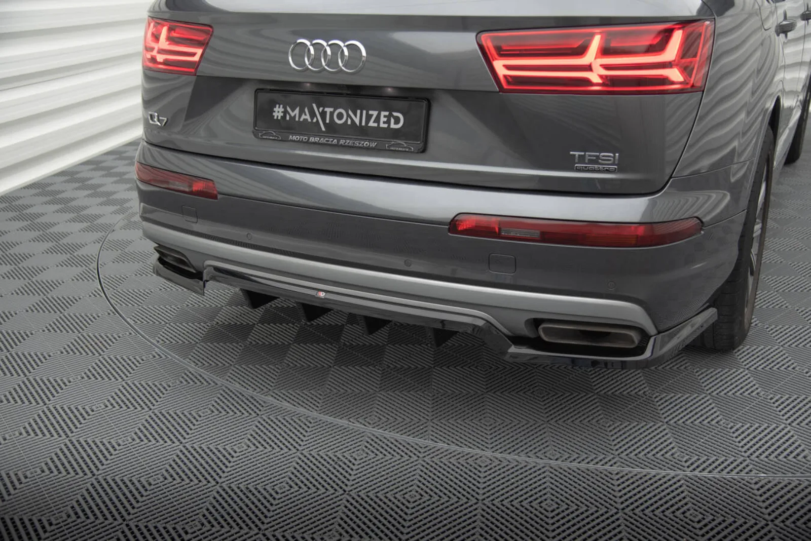 Rear Splitter (With Diffuser) compatible with Audi Q7 Mk2