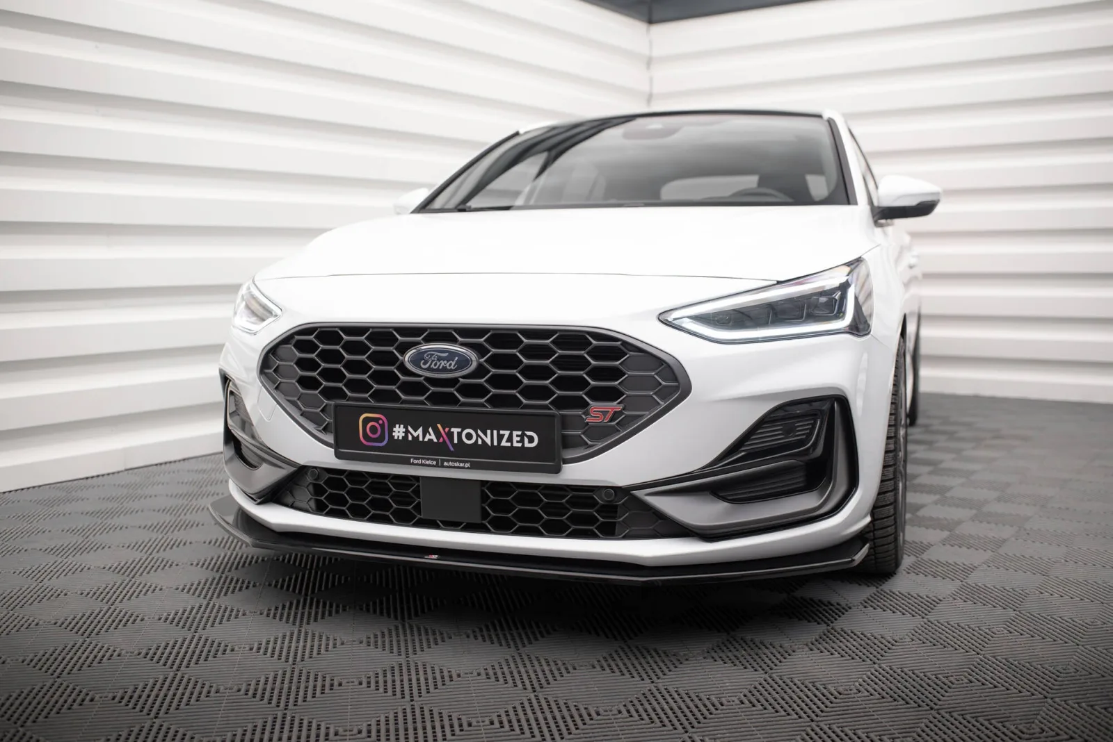 Front Splitter V.6 compatible with Ford Focus ST / ST-Line Mk4 Facelift