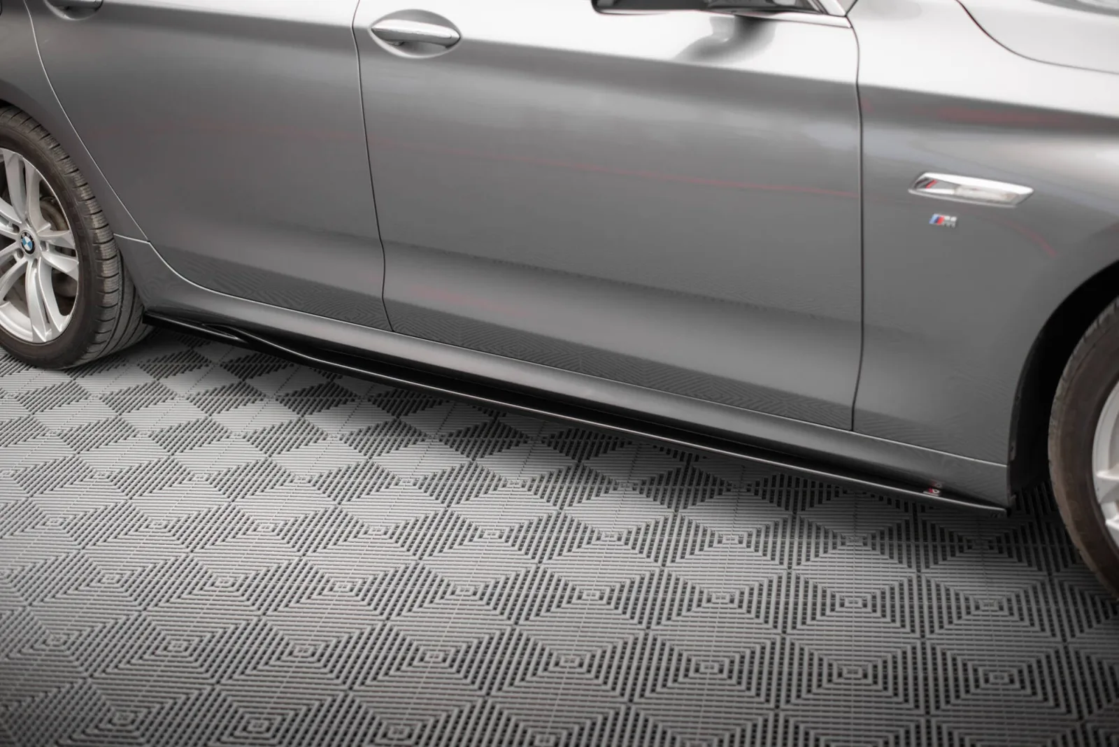 Side Skirts Diffusers compatible with BMW 5 GT M-Pack F07