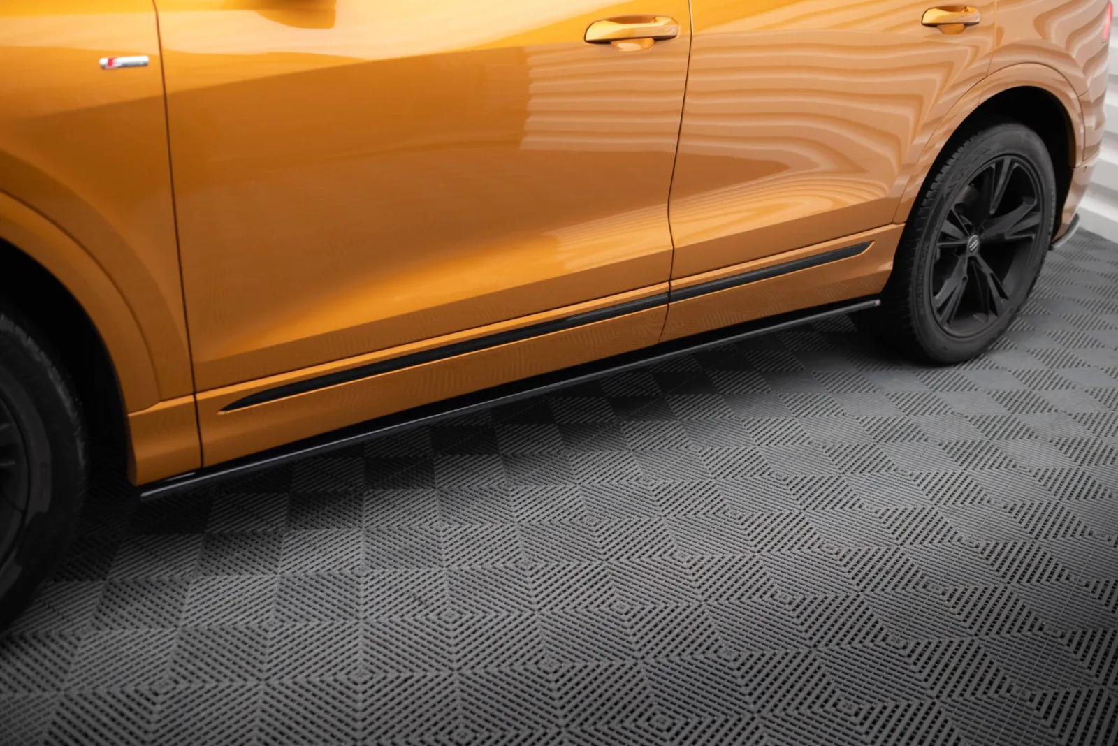 Side Skirts Diffusers V.1 compatible with Audi Q8 / Q8 S-line / SQ8 Mk1