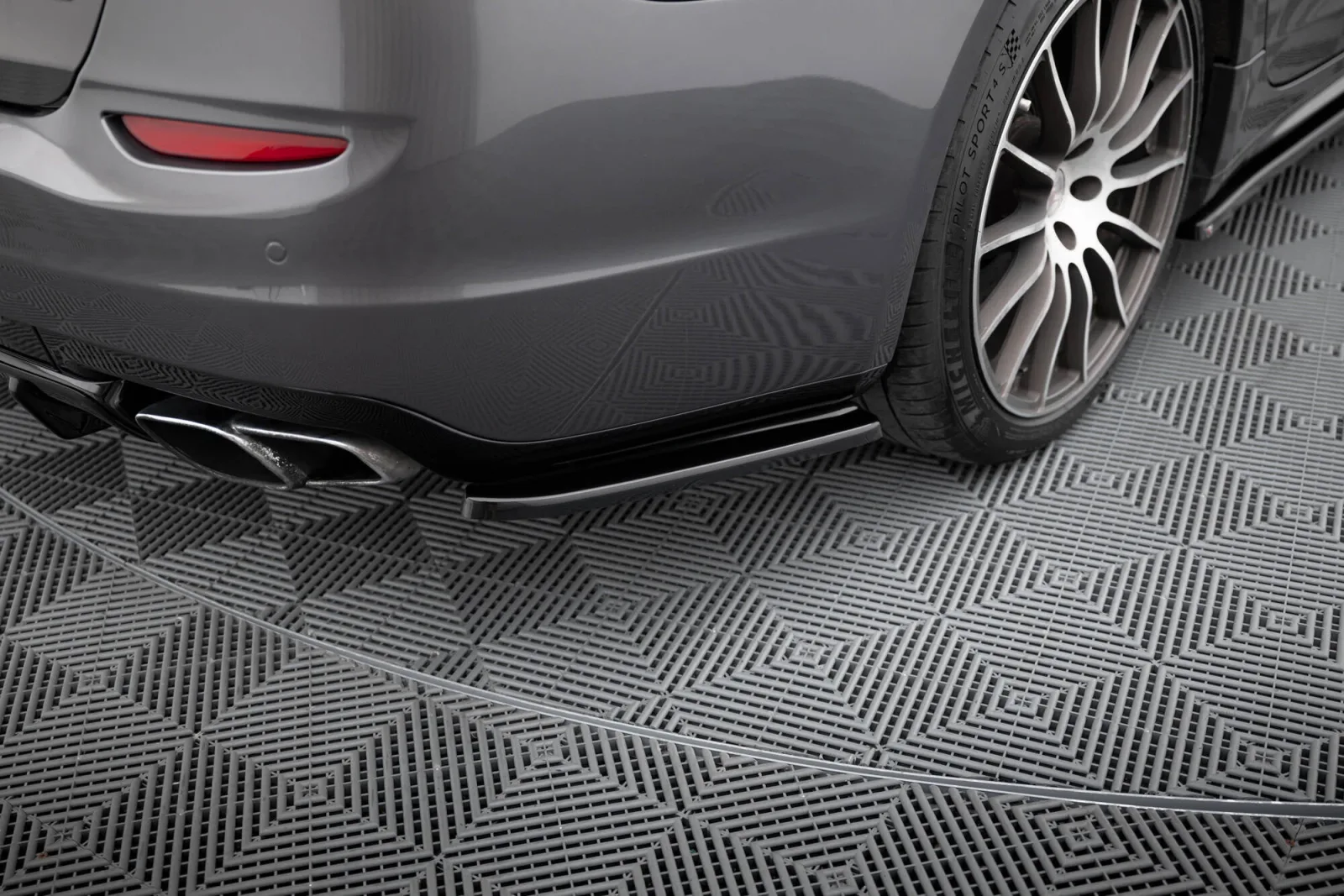 Rear Side Splitters compatible with Maserati Quattroporte Mk6