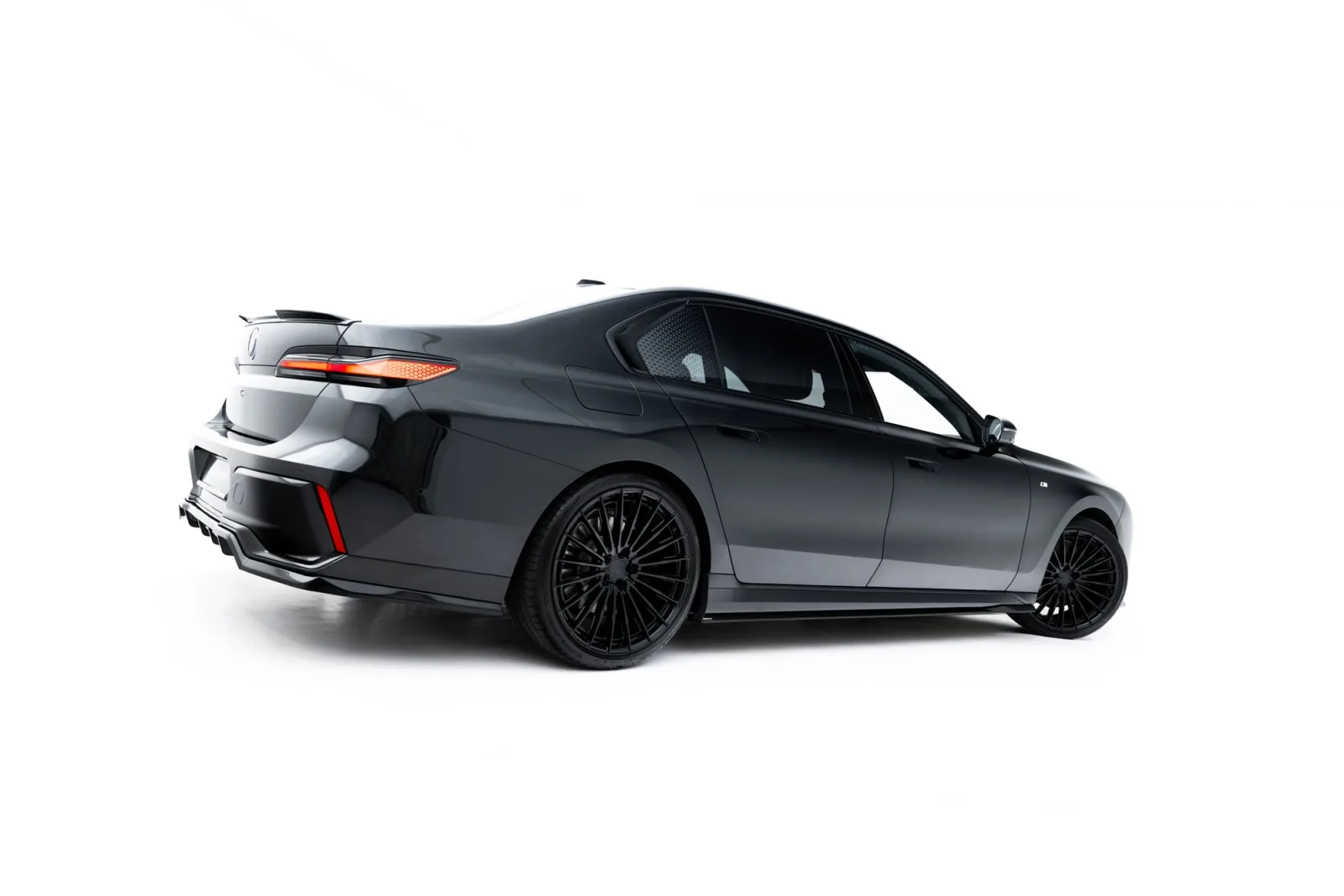 Side Skirts Diffusers V.2 compatible with BMW 740d xDrive M-pack / 740i xDrive M-Pack G70