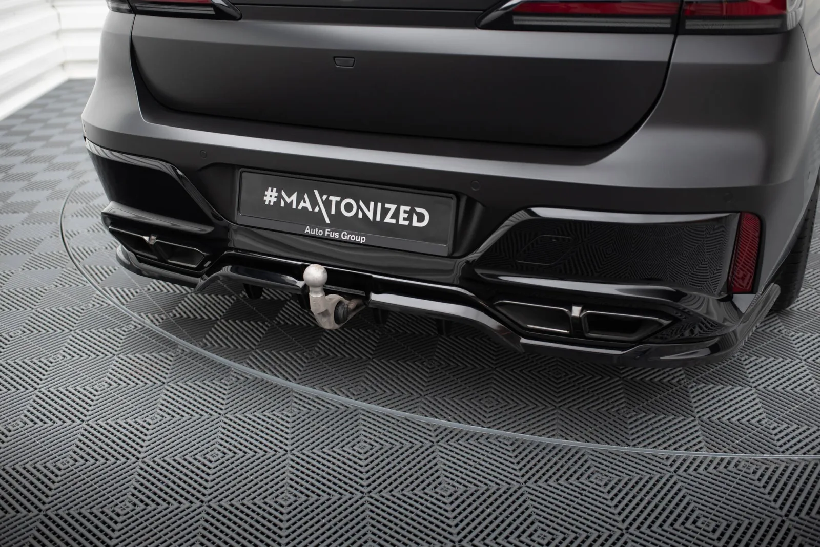 Rear Splitter (With Diffuser) compatible with BMW M760e G70