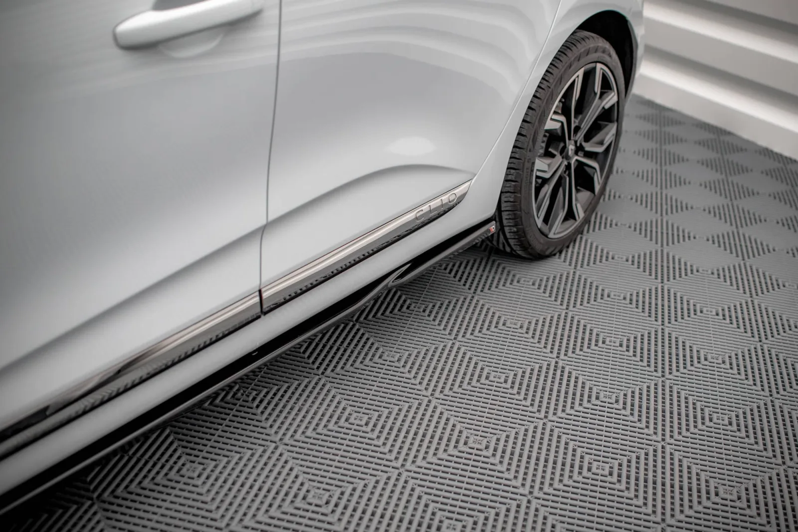 Side Skirts Diffusers compatible with Renault Clio Mk5