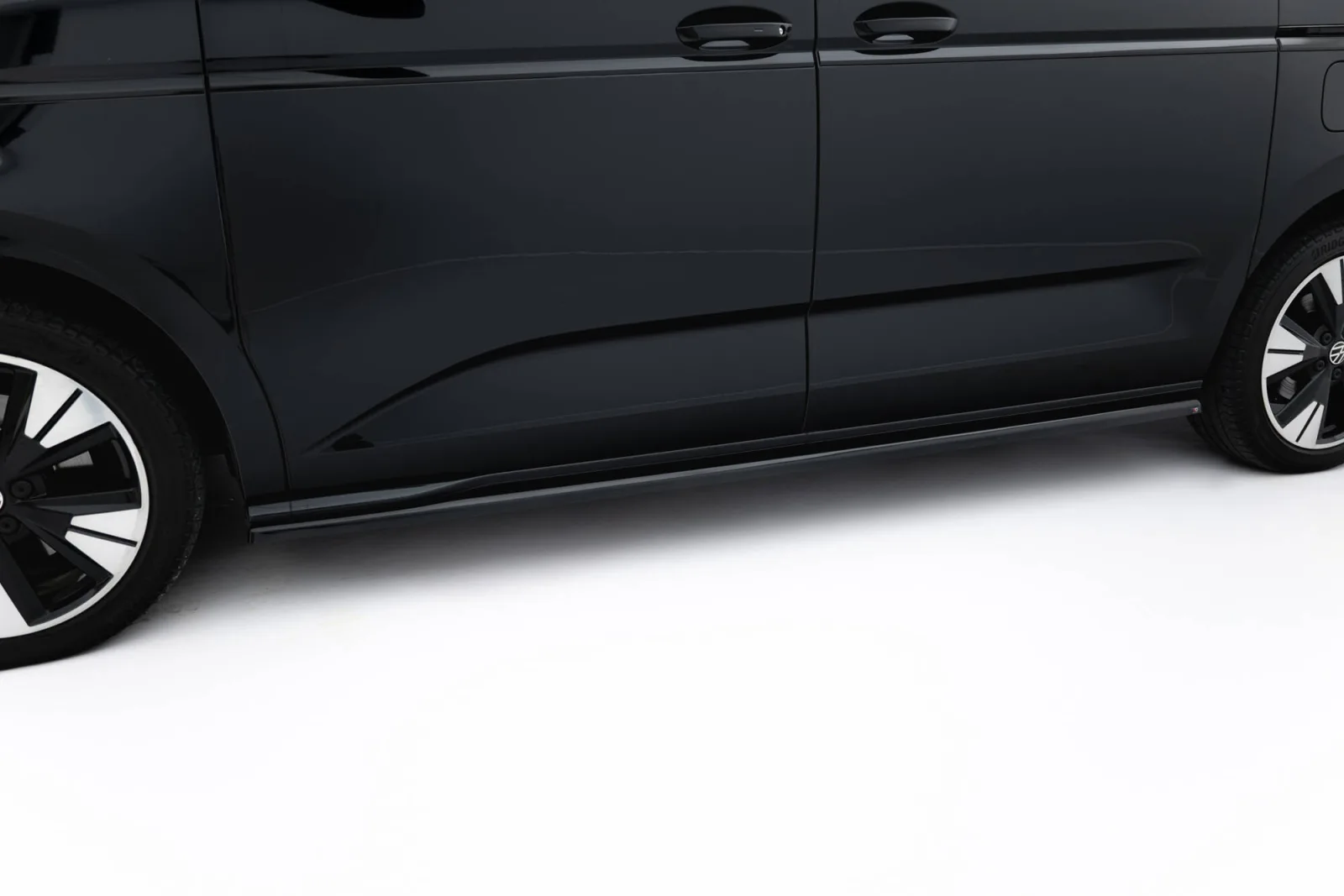 Side Skirts Diffusers compatible with Volkswagen Multivan Long T7