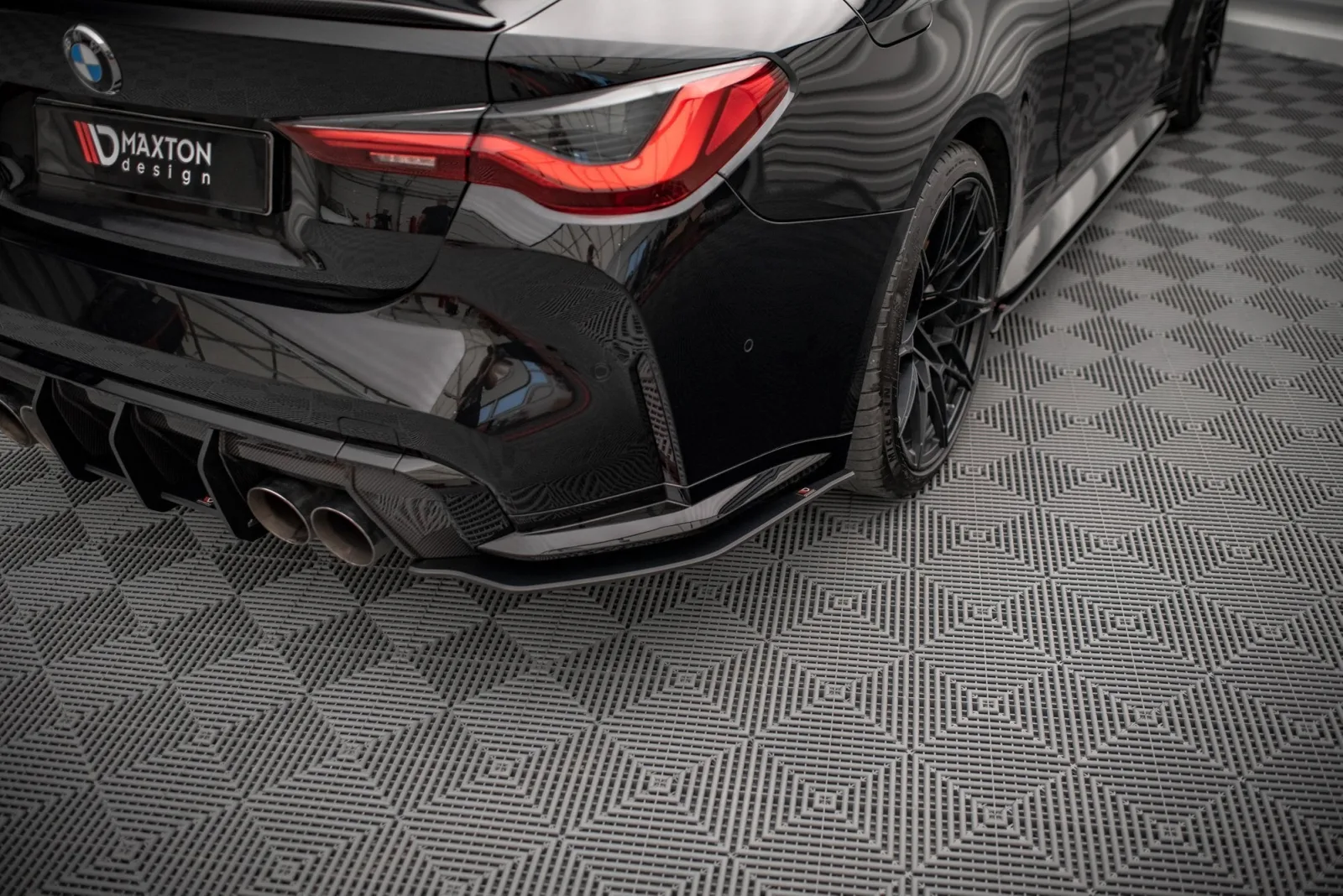 Rear Side Splitters Street Pro compatible with BMW M4 G82