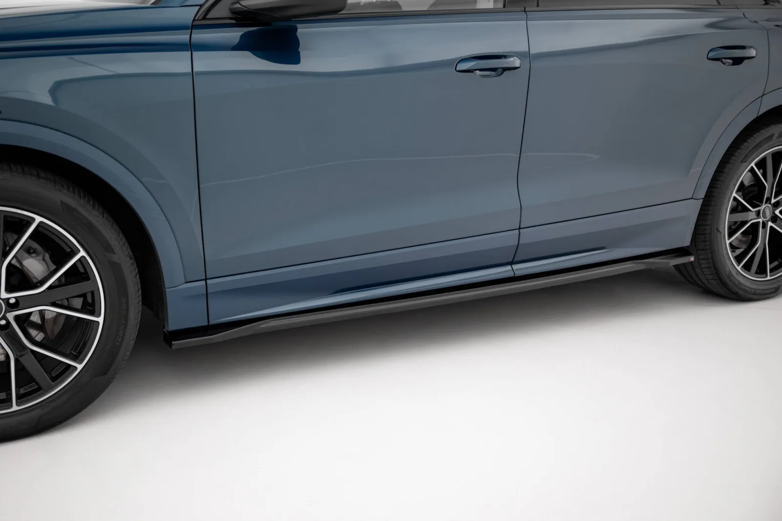 Side Skirts Diffusers compatible with Audi Q8 Mk1
