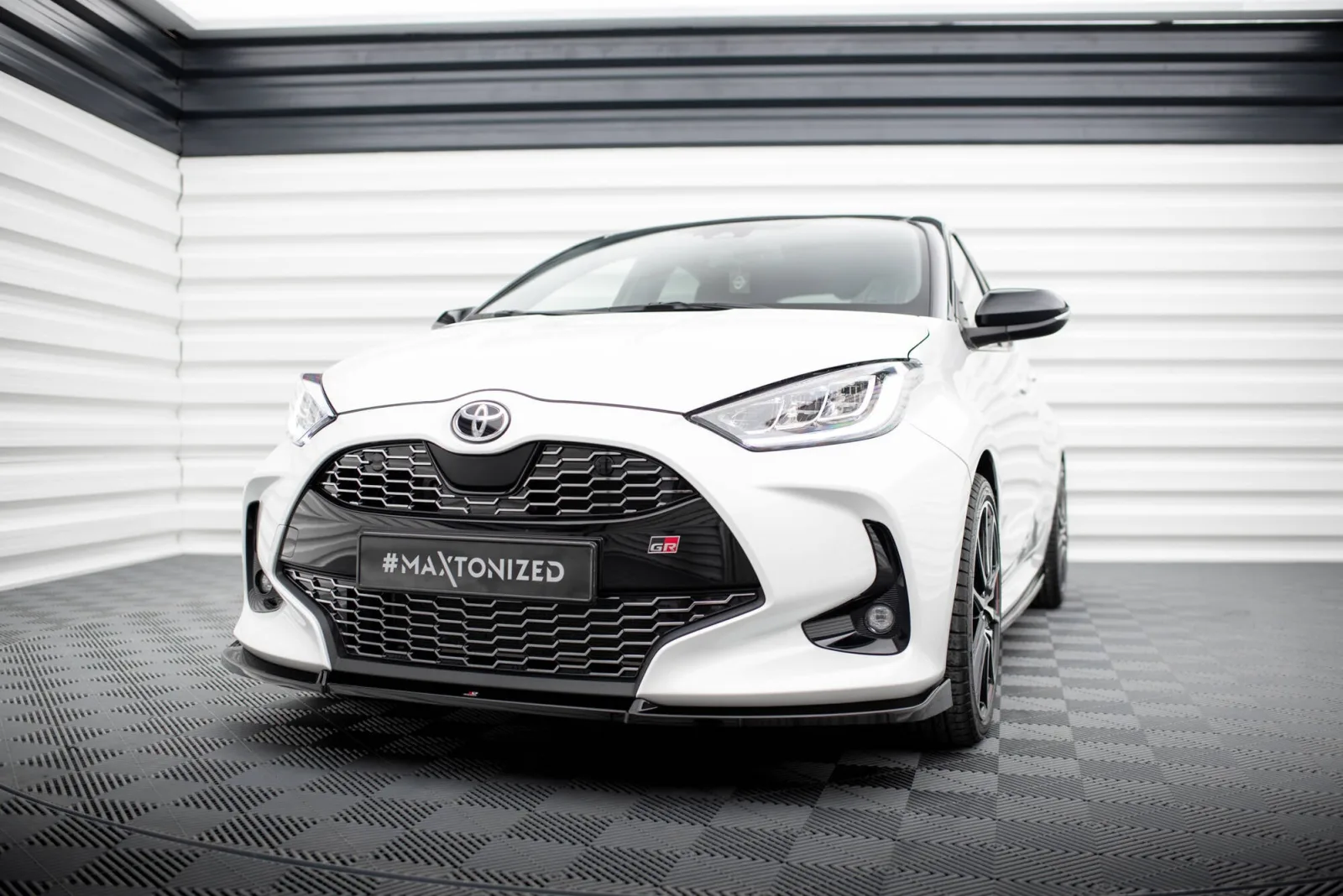Front Splitter V.3 compatible with Toyota Yaris Mk4