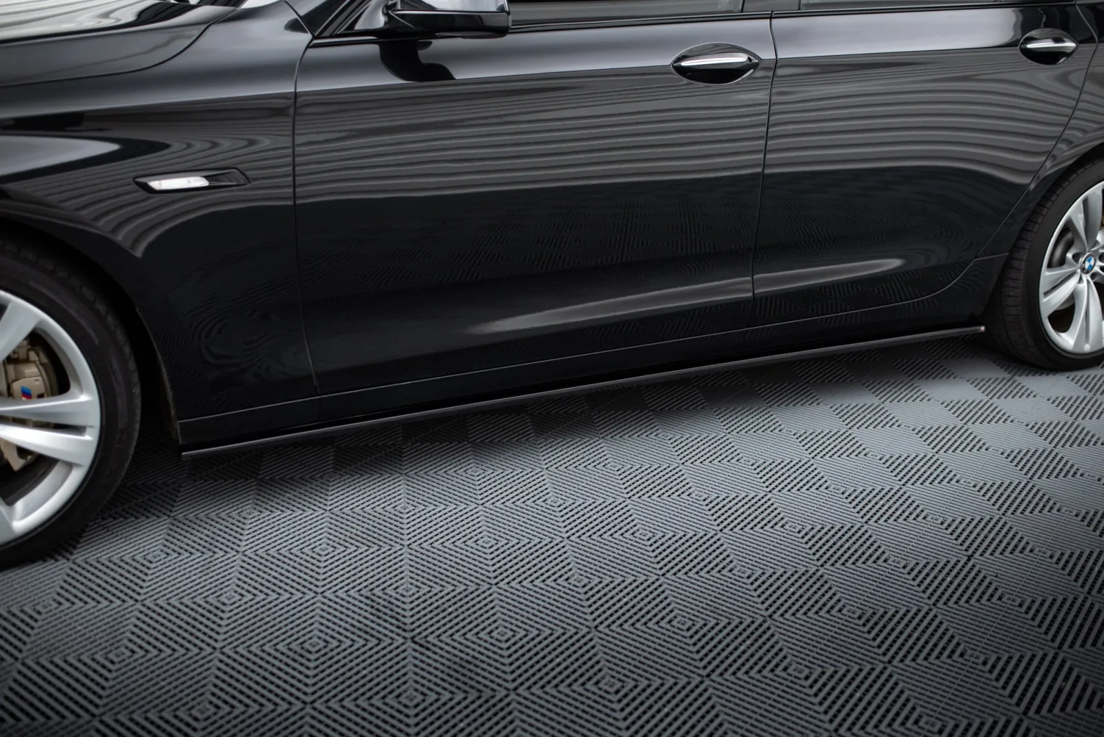 Side Skirts Diffusers compatible with BMW 5 GT F07
