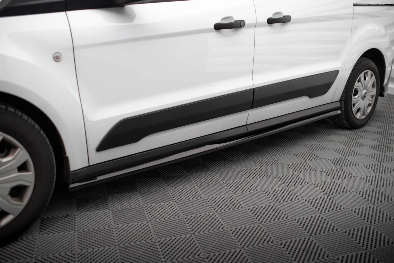 Side Skirts Diffusers compatible with Ford Transit Connect L2 Mk2 Facelift