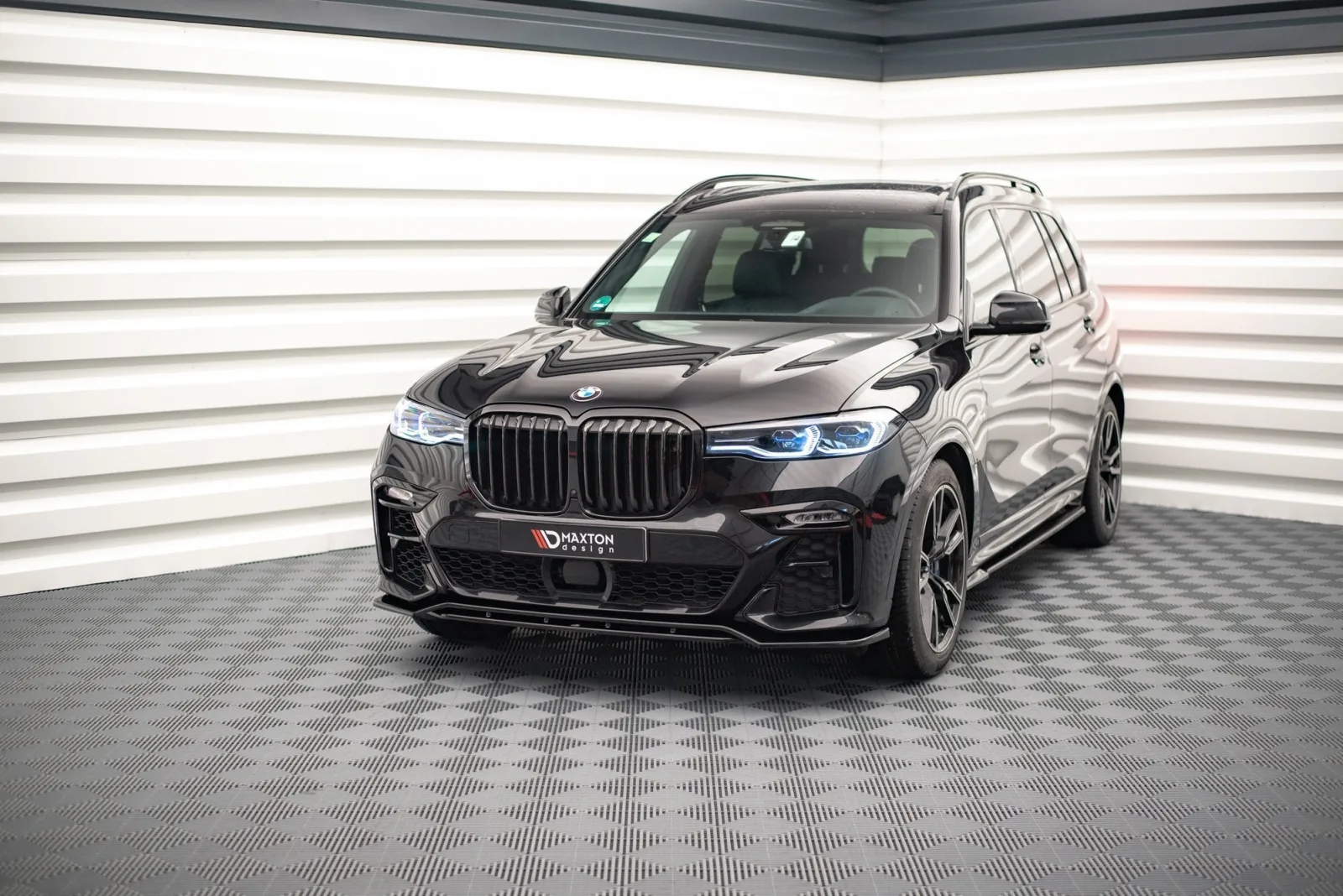 Front Splitter V.1 compatible with BMW X7 M-Pack G07