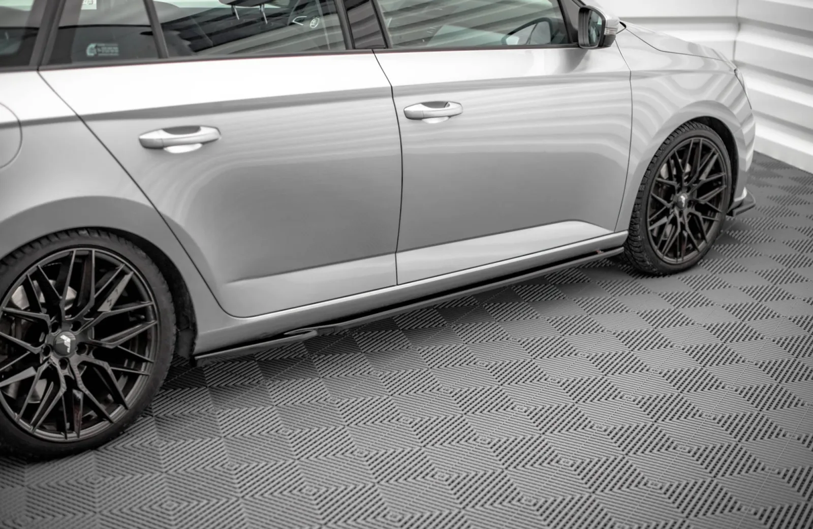 Side Skirts Diffusers compatible with Skoda Fabia Mk3
