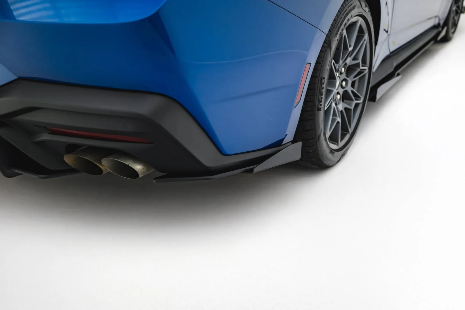 Rear Side Splitters Street Pro + Flaps compatible with Ford Mustang GT Mk7