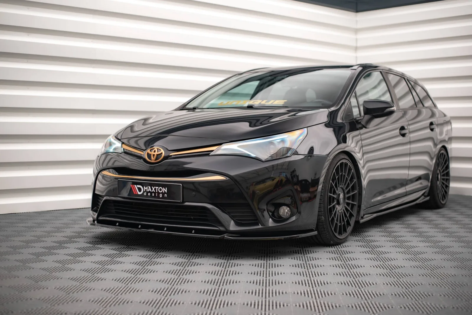 Front Splitter V.2 compatible with Toyota Avensis Mk3 Facelift