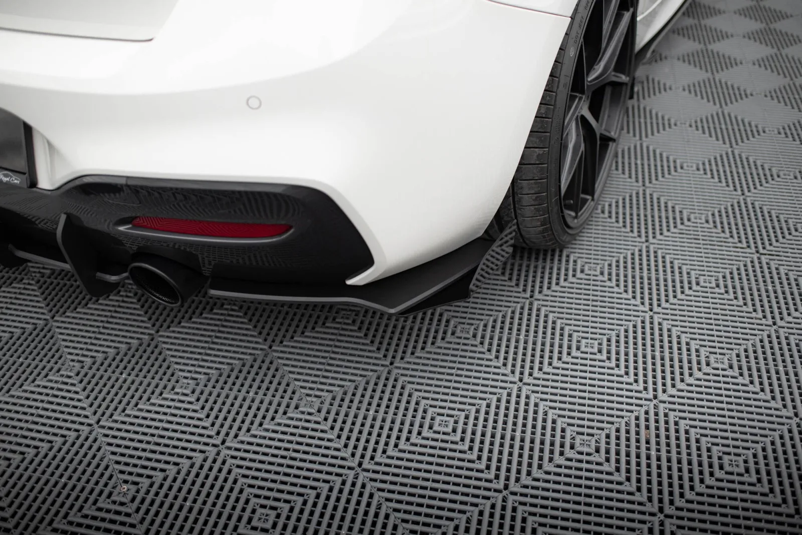 Rear Side Splitters Street Pro V.2 + Flaps compatible with BMW 1 F20 M140i