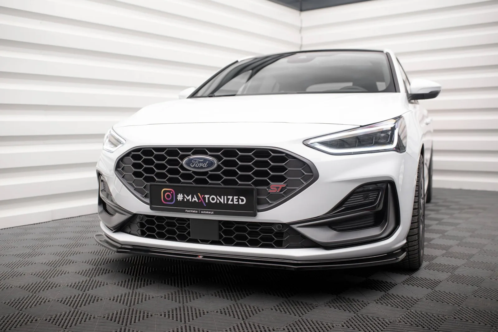 Front Splitter V.4 compatible with Ford Focus ST / ST-Line Mk4 Facelift
