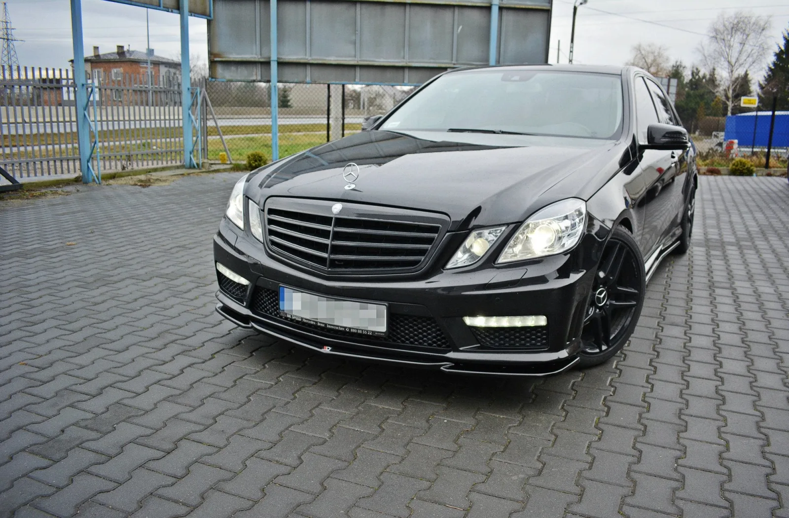 Front Splitter V.1 compatible with MERCEDES-BENZ E63 AMG W212