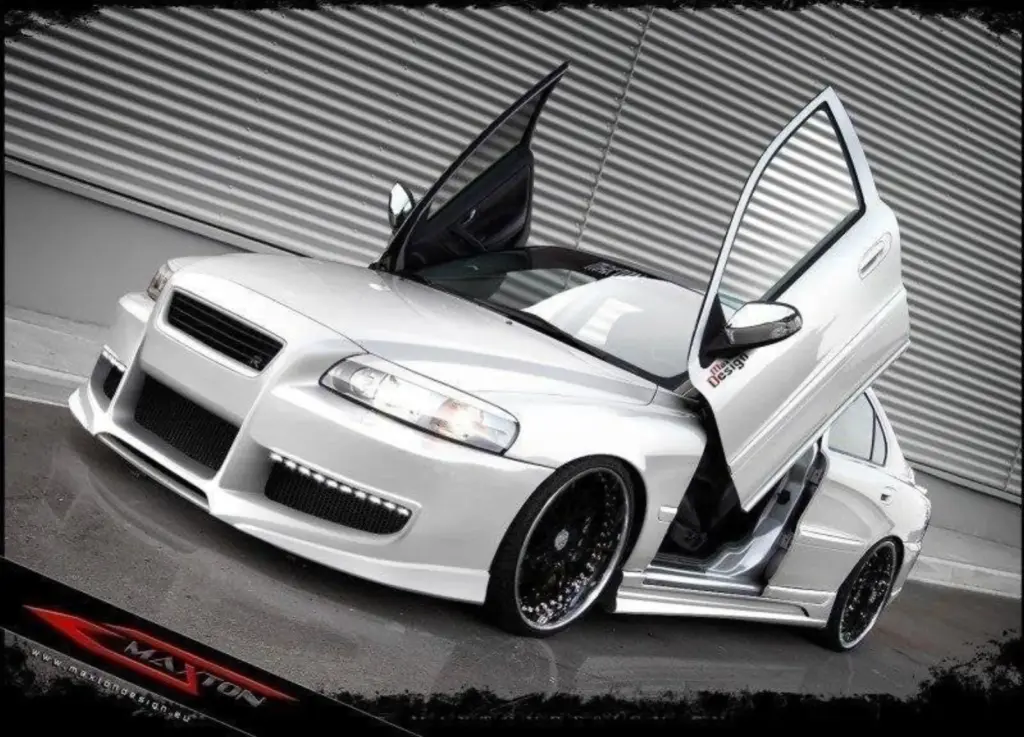 Front Bumper 1 compatible with Volvo V70 II