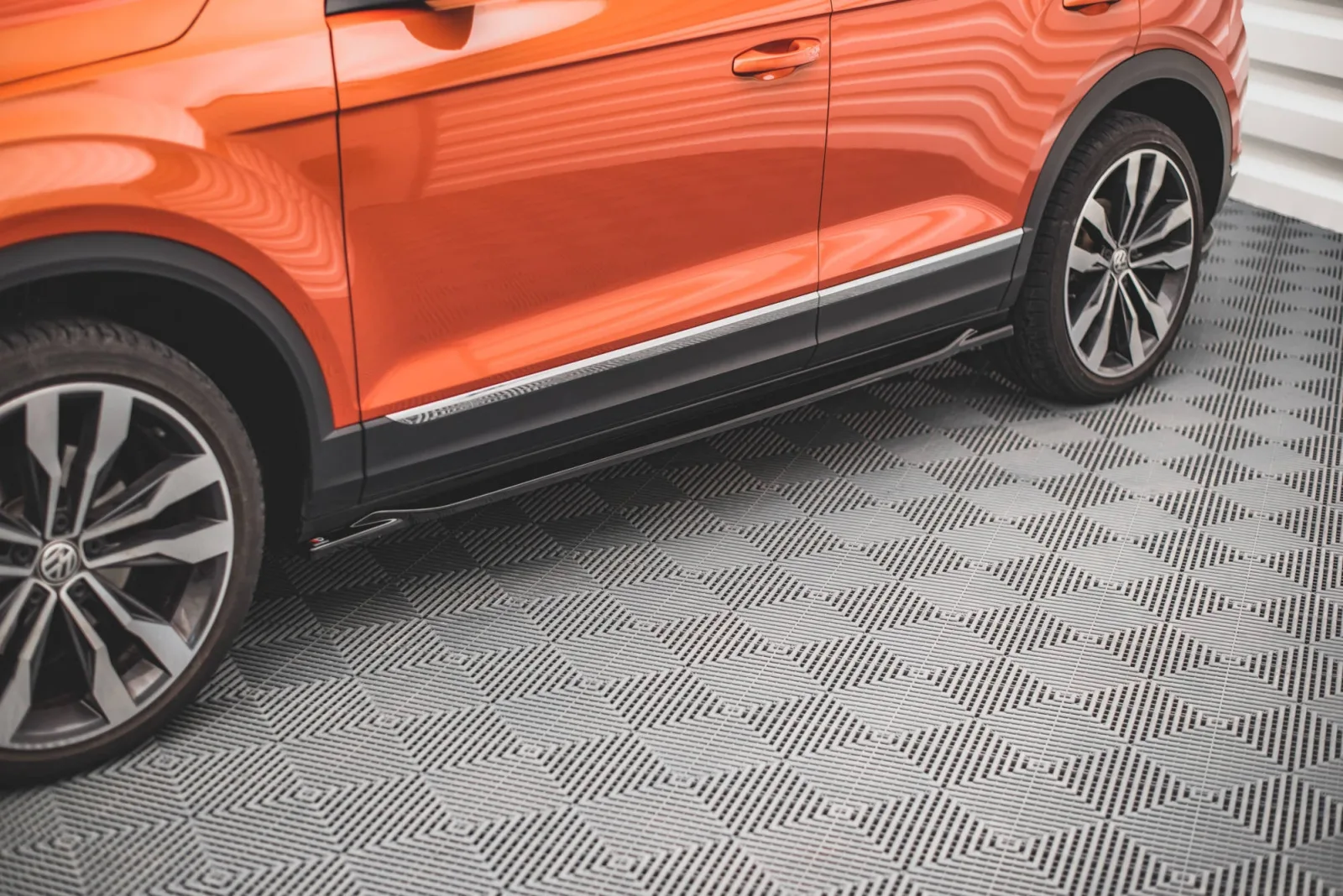 Side Skirts Diffusers compatible with Volkswagen T-Roc Mk1