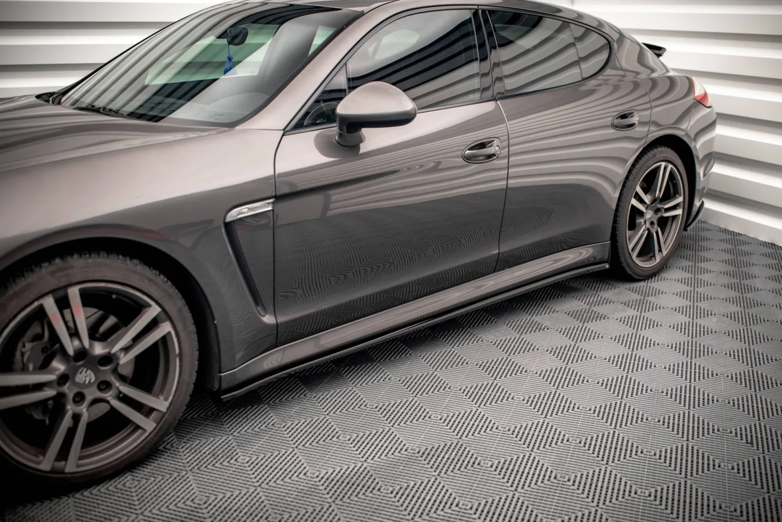 Side Skirts Diffusers V.2 compatible with Porsche Panamera / Panamera Diesel / Panamera Turbo 970