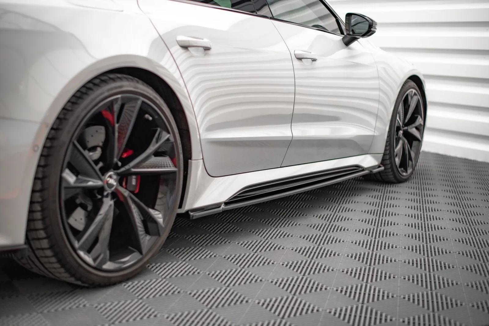 Side Skirts Diffusers V.1 compatible with Audi RS7 C8