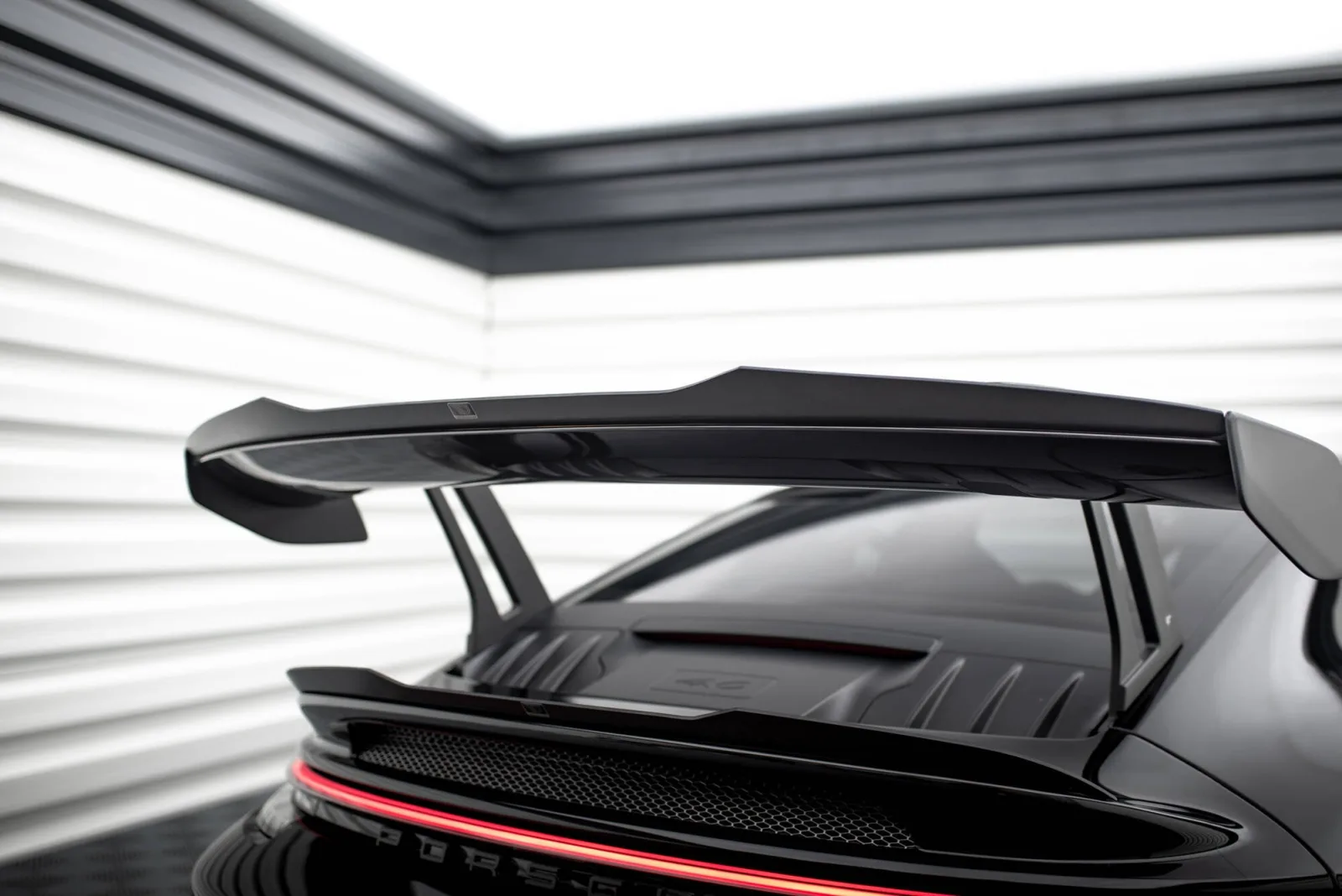 Upper Spoiler Extension compatible with Porsche 911 992 GT3