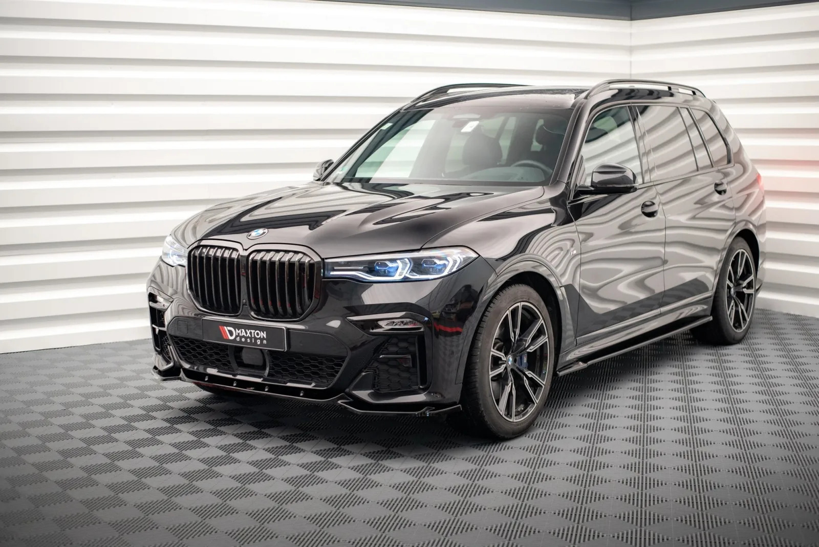 Front Splitter V.3 compatible with BMW X7 M-Pack G07