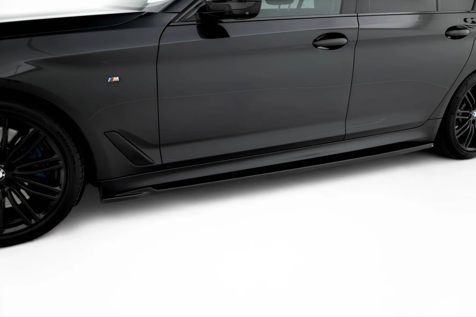 Side Skirts Diffusers V.2 compatible with BMW M550i / M550d Sedan / Touring G30 / G30 Facelift