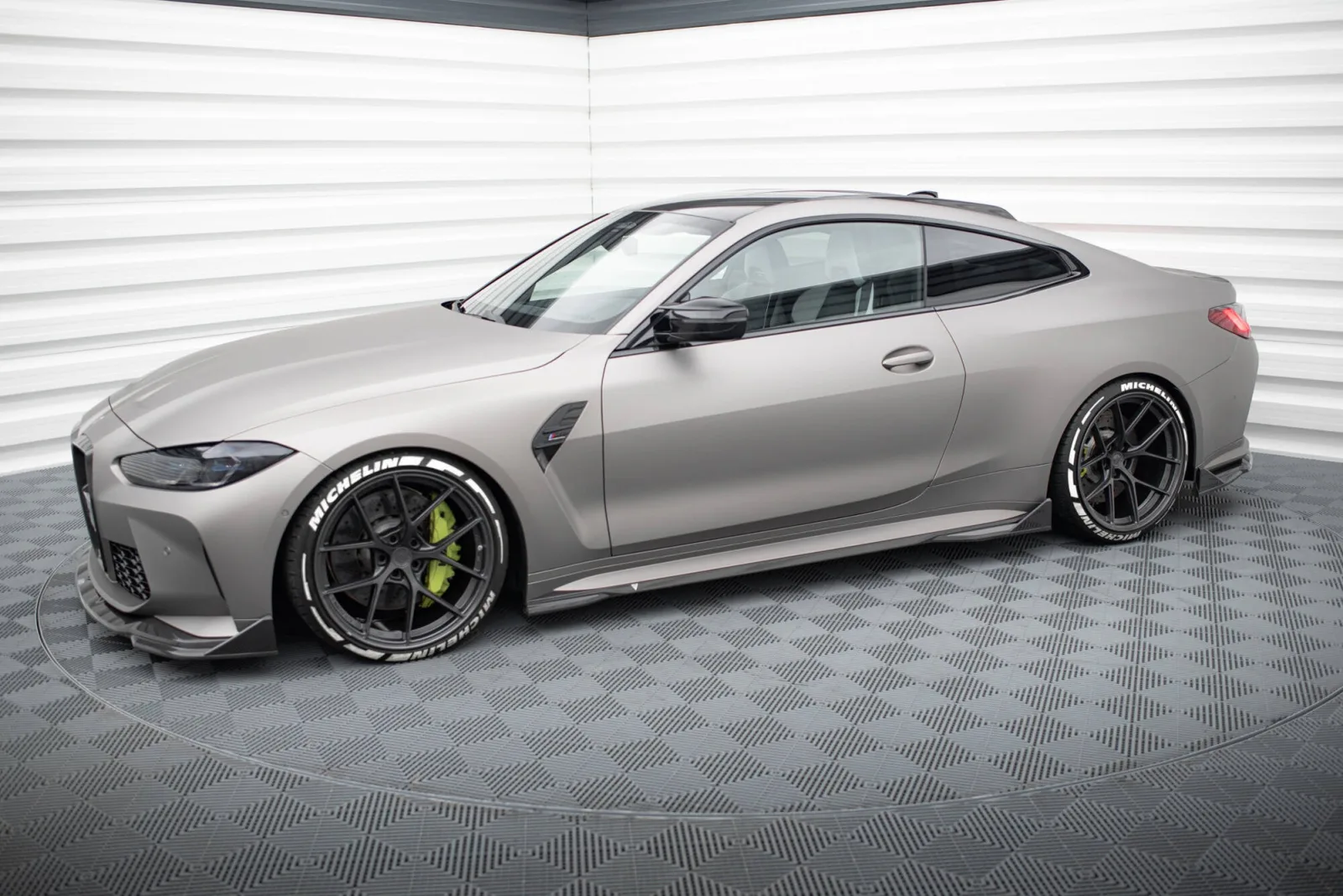 Carbon Side Flaps Prepreg compatible with BMW M4 G82 / G82 Facelift