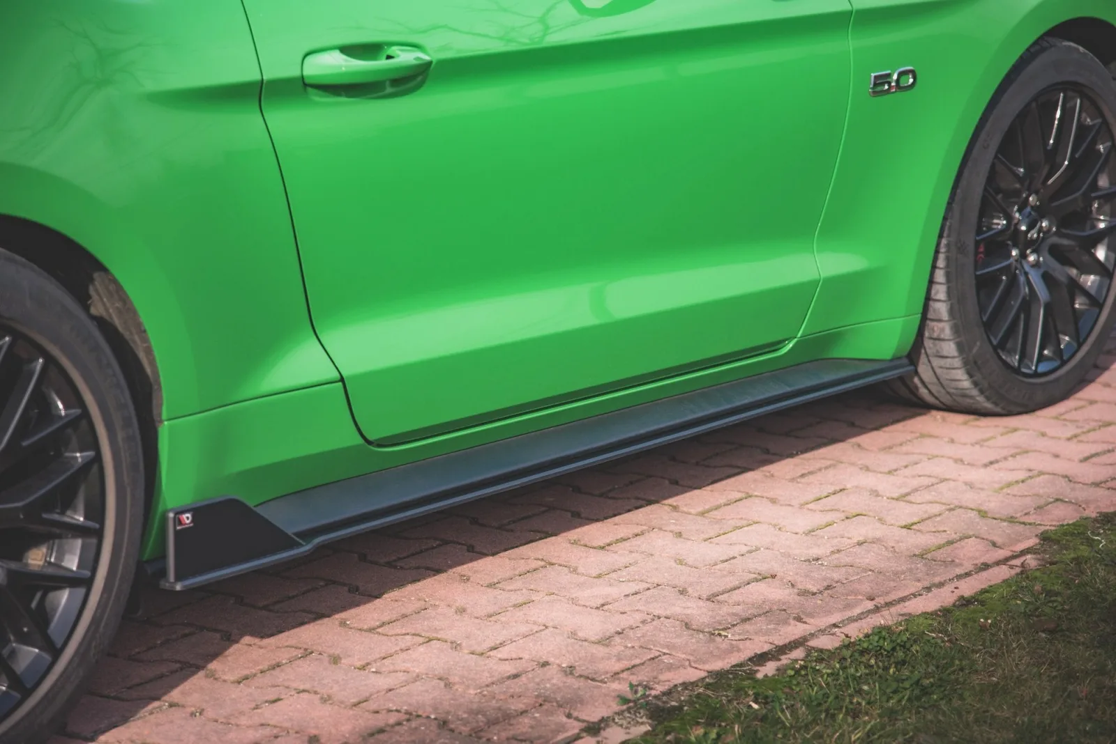 Side Skirts Diffusers Street Pro V.2 compatible with Ford Mustang GT Mk6 Facelift