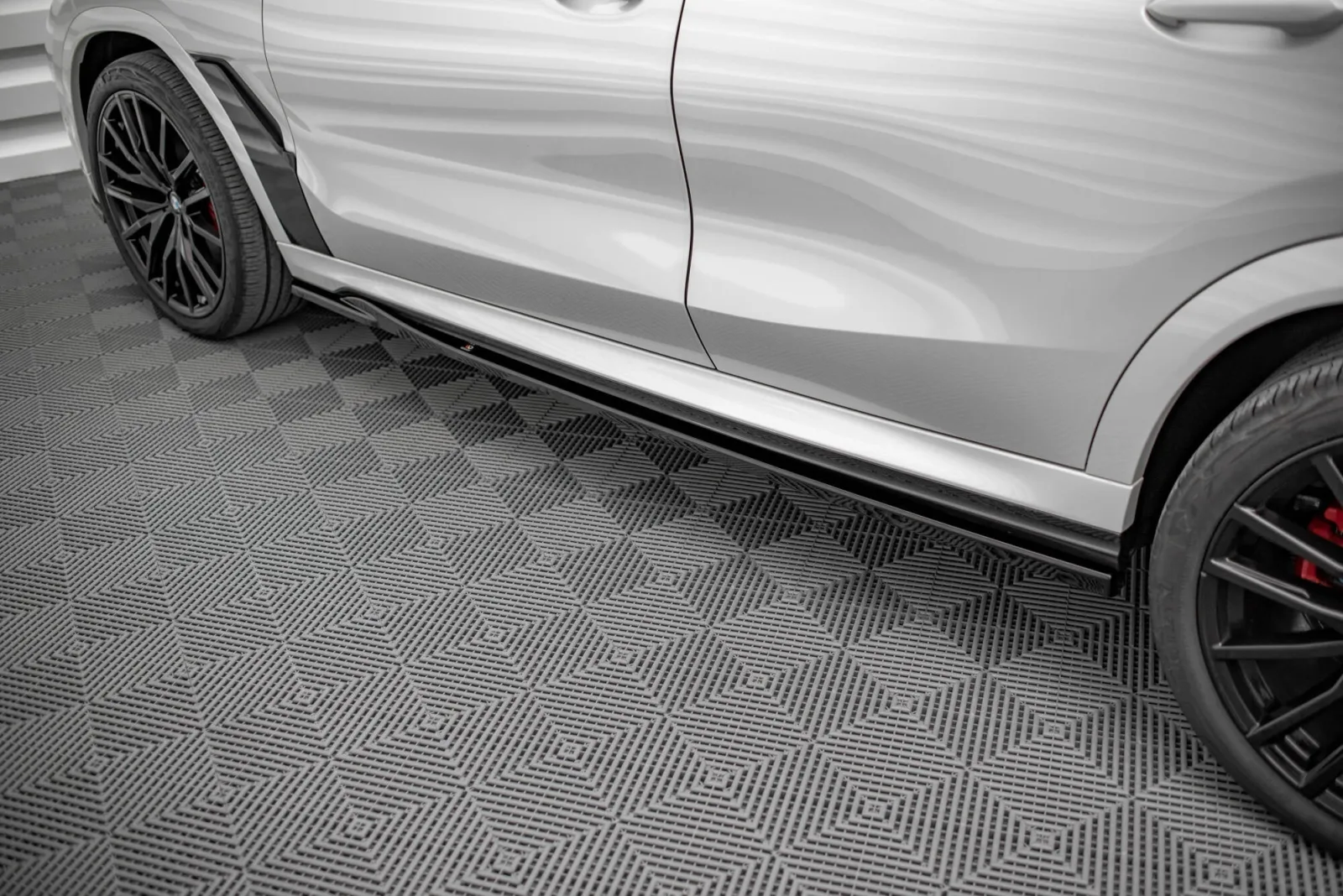 Side Skirts Diffusers V.1 compatible with BMW X6 M F96 / X6 M-Pack G06