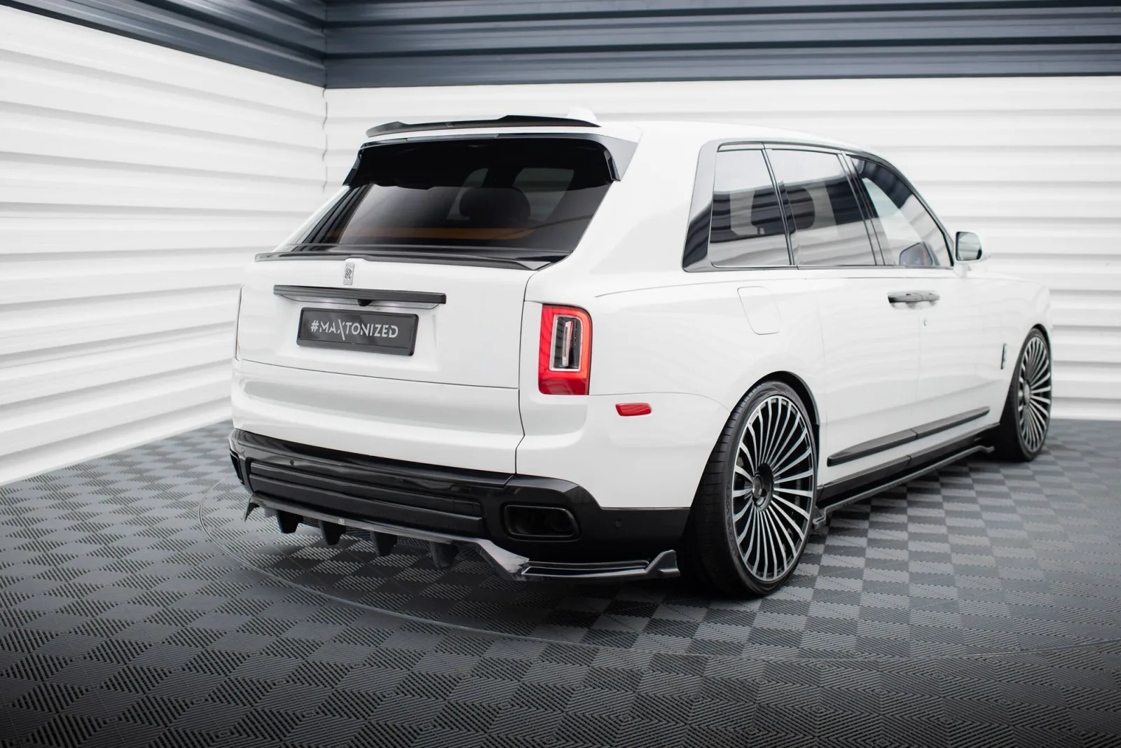 Rear Splitter (With Diffuser) compatible with Rolls Royce Cullinan