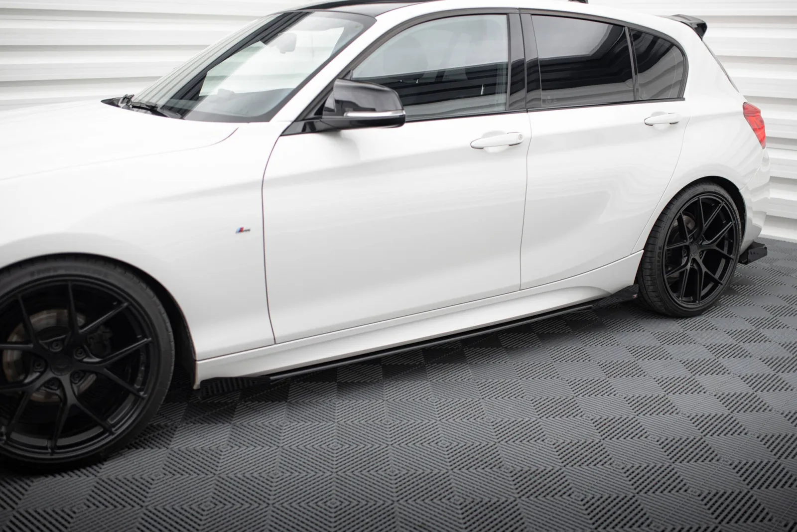 Side Flaps compatible with BMW 1 F20 M135i / M140i / M-Pack