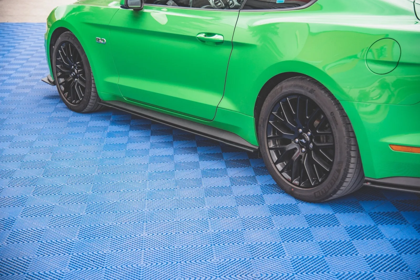 Side Skirts Diffusers Street Pro V.1 compatible with Ford Mustang GT Mk6 Facelift