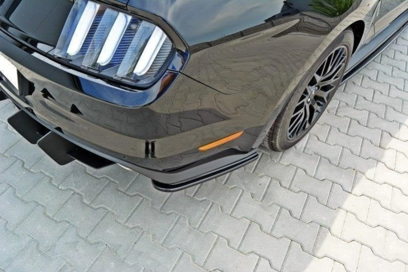 Rear Side Splitters compatible with Ford Mustang GT Mk6