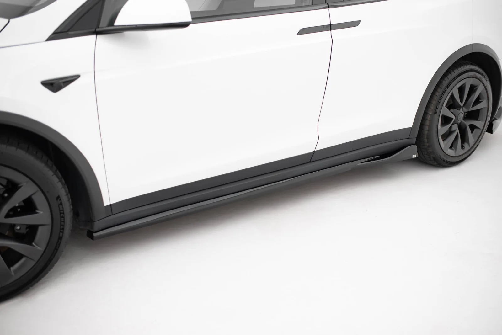 Side Skirts Diffusers V.2 compatible with Tesla Model X Mk1 Facelift
