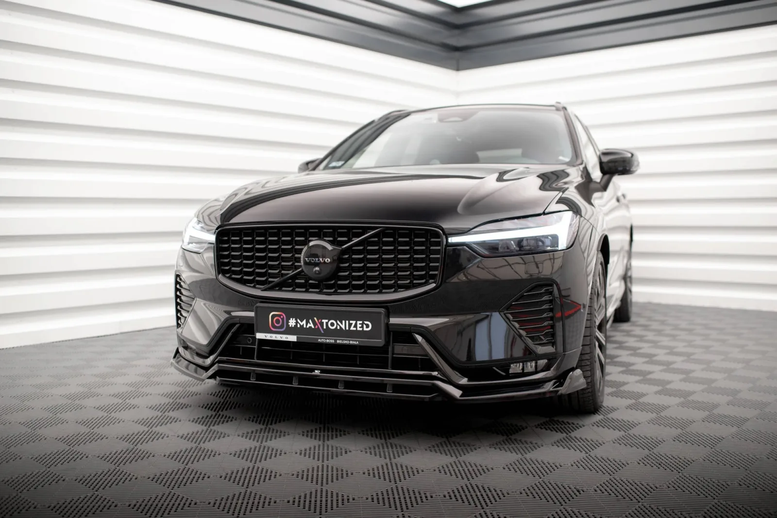 Front Splitter compatible with Volvo XC60 R-Design Mk2 Facelift
